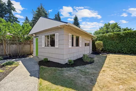 Exterior - 10603 Sunrise Dr, Bothell, WA 98011 photo 5 of 7
