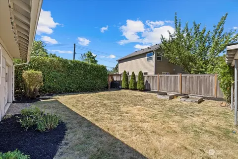 Exterior - 10603 Sunrise Dr, Bothell, WA 98011 photo 6 of 7