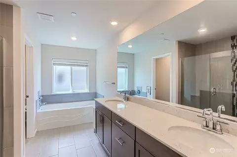 Bath - 4126 235th Pl SE, Bothell, WA 98021 photo 2 of 4