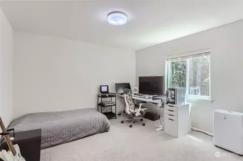 Bedroom - 4126 235th Pl SE, Bothell, WA 98021 photo 4 of 4