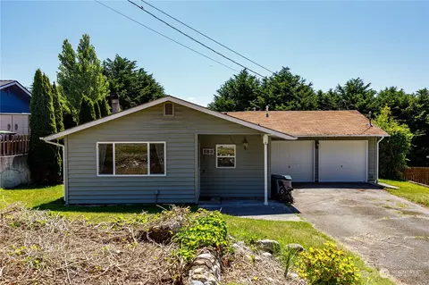 583 Salal St, Oak Harbor, WA 98277