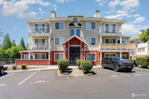 517 225 Ln NE #E304, Sammamish, WA 98074