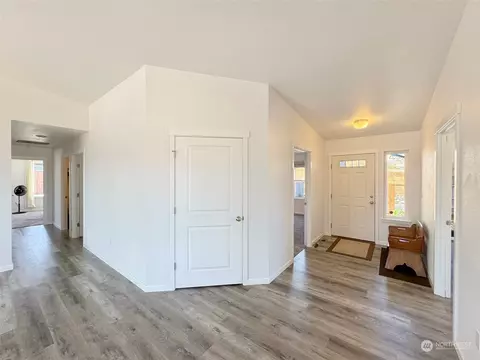 Entry Way - 92 Discovery View Dr, Sequim, WA 98382 photo 2 of 2