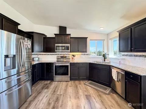 Kitchen - 92 Discovery View Dr, Sequim, WA 98382 photo 2 of 3