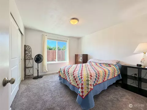 Bedroom - 92 Discovery View Dr, Sequim, WA 98382 photo 2 of 4