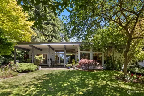 116 Cedar Crest Ln, Bellevue, WA 98004