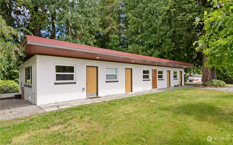 686 W North Camano Dr, Camano Island, WA 98282