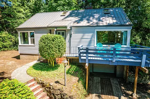 2462 E Phinney Bay Dr, Bremerton, WA 98312