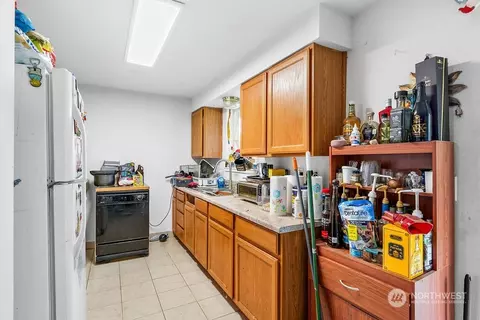 Kitchen - 325 Cedar Ct, Winlock, WA 98596 photo 2 of 3