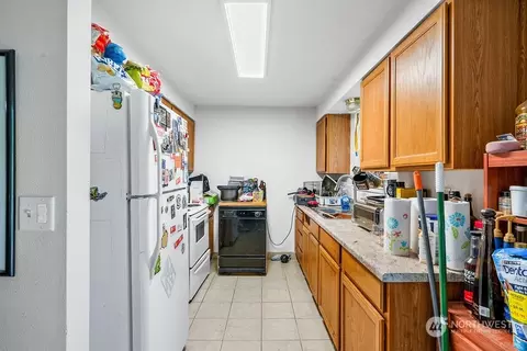 Kitchen - 325 Cedar Ct, Winlock, WA 98596 photo 1 of 3