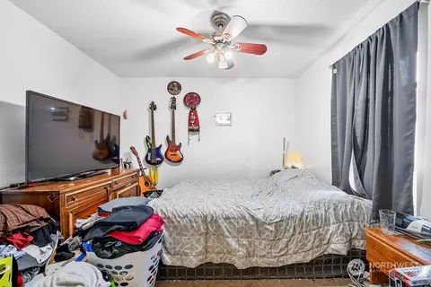 Bedroom - 325 Cedar Ct, Winlock, WA 98596 photo 4 of 4