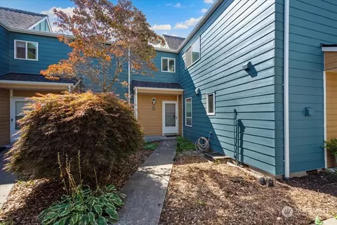 8454 26th Ave SW #B, Seattle, WA 98106