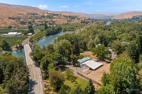 1360 Sleepy Hollow Rd, Wenatchee, WA 98801
