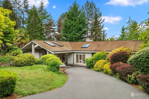 2111 86th Ave NE, Clyde Hill, WA 98004