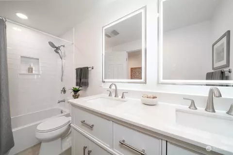 Bath - 20206 103rd Pl NE, Bothell, WA 98011 photo 2 of 3