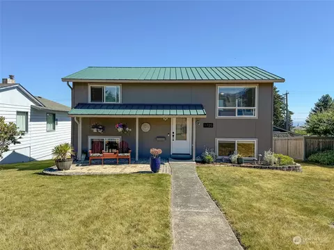 1725 W 7th St, Port Angeles, WA 98363