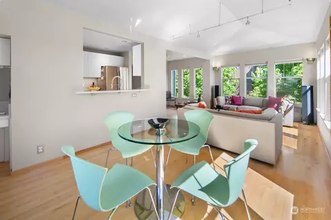 2325 E Thomas St, Seattle, WA 98112 photo 9