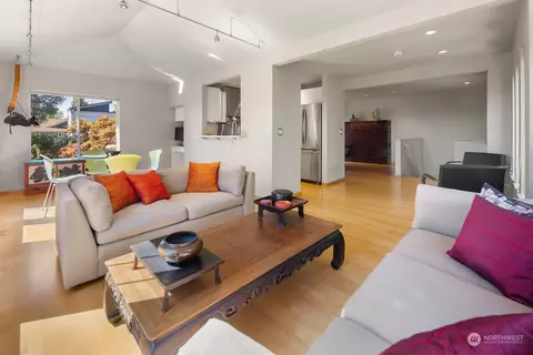 2325 E Thomas St, Seattle, WA 98112 photo 4