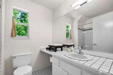 2325 E Thomas St, Seattle, WA 98112 photo 21