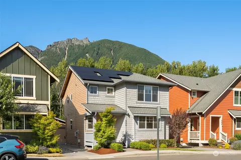 886 NE 2nd St, North Bend, WA 98045