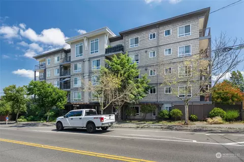 3015 SW Avalon Way #101, Seattle, WA 98126