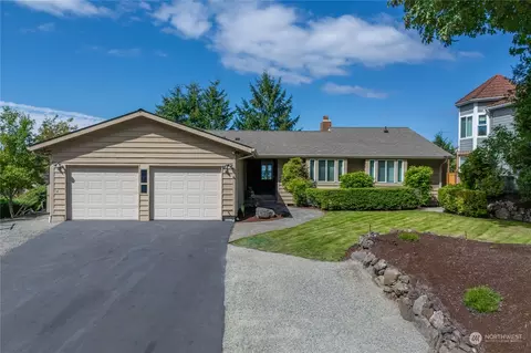 2600 Madrona Point Ln, Steilacoom, WA 98388