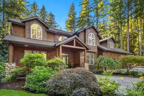 10076 Arrow Point Dr NE, Bainbridge Island, WA 98110