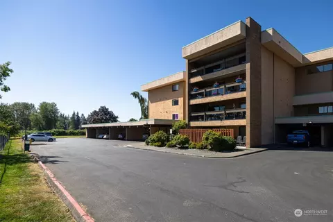 2021 N Lavenutre Rd #306, Mount Vernon, WA 98273