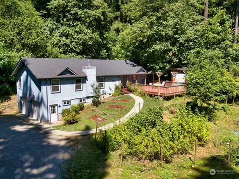 10124 SW Quartermaster Dr, Vashon, WA 98070