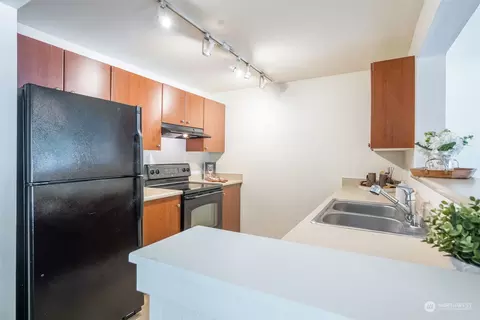 Kitchen - 12404 E Gibson Rd #B105, Everett, WA 98204 photo 3 of 5