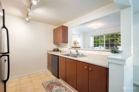 Kitchen - 12404 E Gibson Rd #B105, Everett, WA 98204 photo 4 of 5