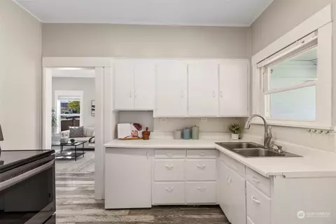 Kitchen - 1702 Griffin Ave, Enumclaw, WA 98022 photo 1 of 1