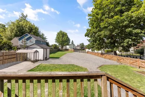 Exterior - 1702 Griffin Ave, Enumclaw, WA 98022 photo 6 of 8
