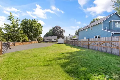 Exterior - 1702 Griffin Ave, Enumclaw, WA 98022 photo 2 of 8