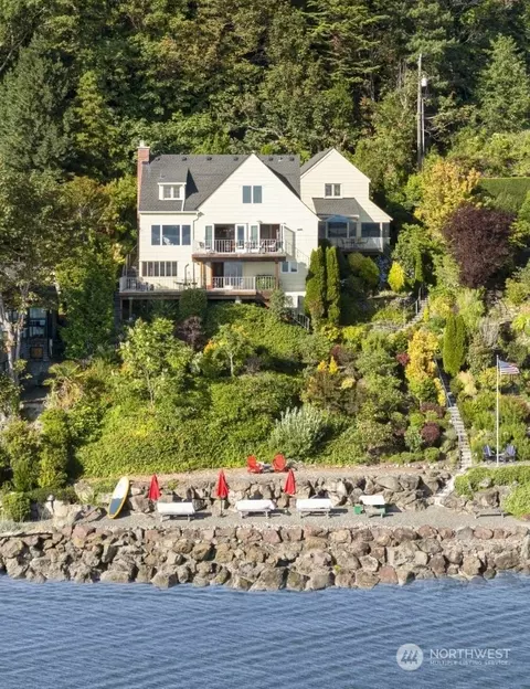 2339 Perkins Ln W, Seattle, WA 98199