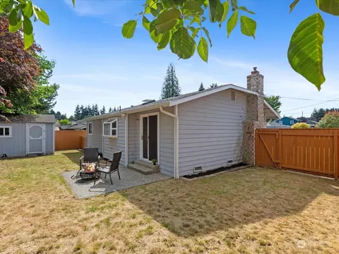 Exterior - 9705 1st Ave SE, Everett, WA 98208 photo 4 of 11