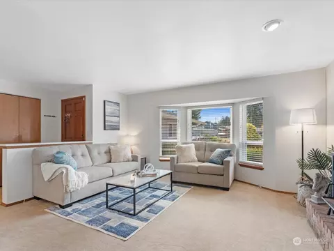 Living - 9705 1st Ave SE, Everett, WA 98208 photo 5 of 5