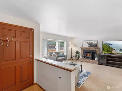 Entry Way - 9705 1st Ave SE, Everett, WA 98208 photo 1 of 1