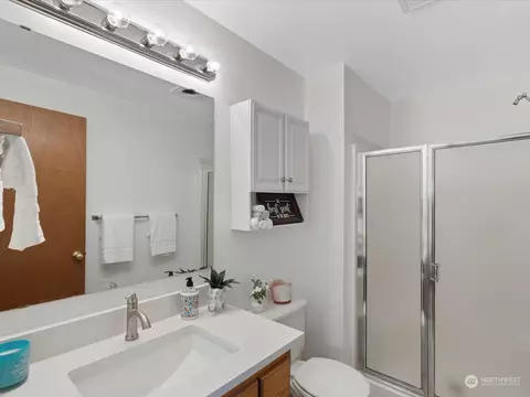Bath - 9705 1st Ave SE, Everett, WA 98208 photo 1 of 4