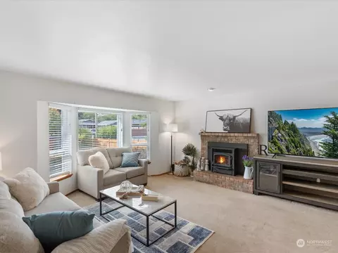 Living - 9705 1st Ave SE, Everett, WA 98208 photo 1 of 5