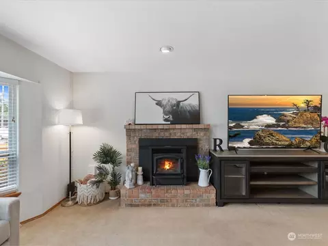 Living - 9705 1st Ave SE, Everett, WA 98208 photo 2 of 5