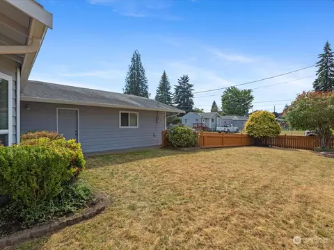 Exterior - 9705 1st Ave SE, Everett, WA 98208 photo 11 of 11