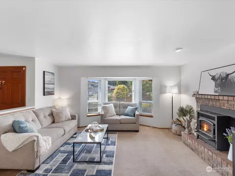 Living - 9705 1st Ave SE, Everett, WA 98208 photo 3 of 5