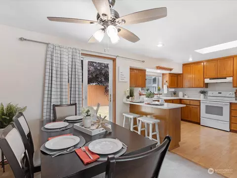 Dining - 9705 1st Ave SE, Everett, WA 98208 photo 3 of 3