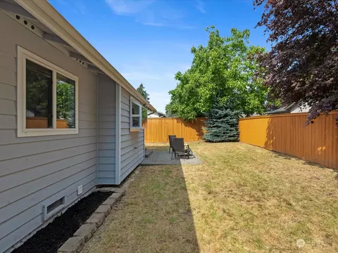 Exterior - 9705 1st Ave SE, Everett, WA 98208 photo 10 of 11