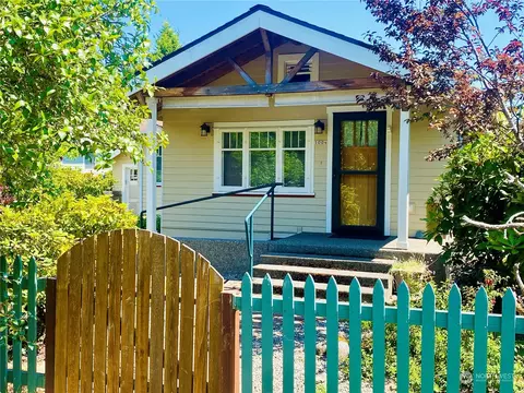 1004 NE Tullis St, Olympia, WA 98501