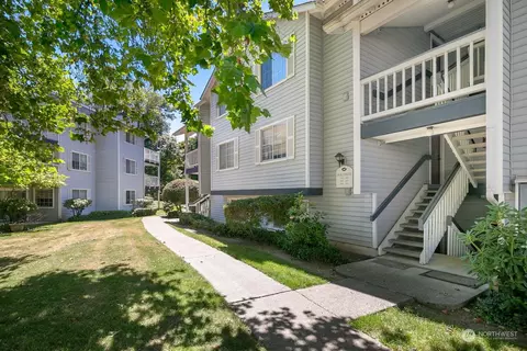 7453 Newcastle Golf Club Rd #M104, Newcastle, WA 98059