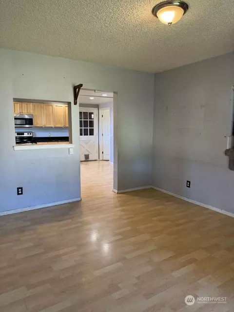 Living - 5605 Parker Rd E, Sumner, WA 98390 photo 1 of 1