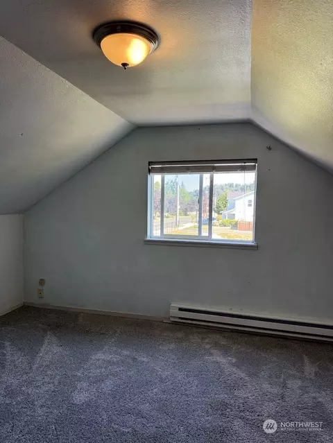 Bedroom - 5605 Parker Rd E, Sumner, WA 98390 photo 3 of 3