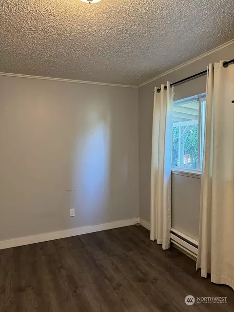 Bedroom - 5605 Parker Rd E, Sumner, WA 98390 photo 1 of 3